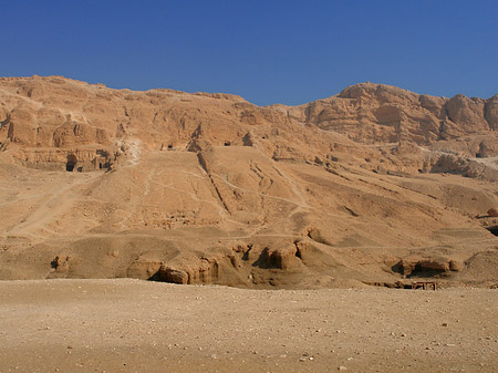 Eingang zum Tempel mit Berg - Landesinnere